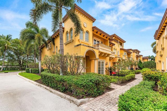 210 NE 69th Circle, Boca Raton, FL 33487