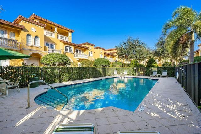 210 NE 69th Circle, Boca Raton, FL 33487