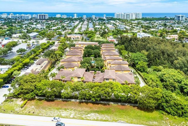 210 NE 69th Circle, Boca Raton, FL 33487