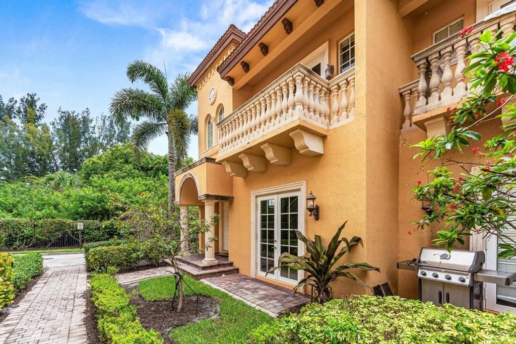210 NE 69th Circle, Boca Raton, FL 33487