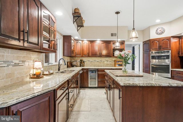 2 TEABERRY DR, Medford, NJ 08055