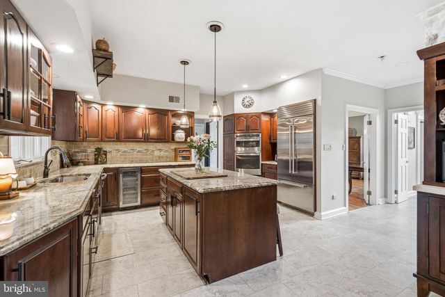 2 TEABERRY DR, Medford, NJ 08055