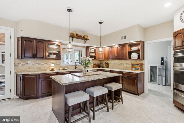 2 TEABERRY DR, Medford, NJ 08055