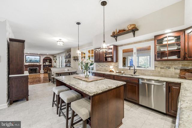 2 TEABERRY DR, Medford, NJ 08055