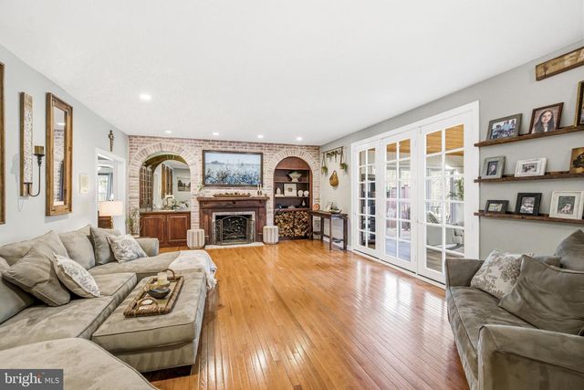 2 TEABERRY DR, Medford, NJ 08055