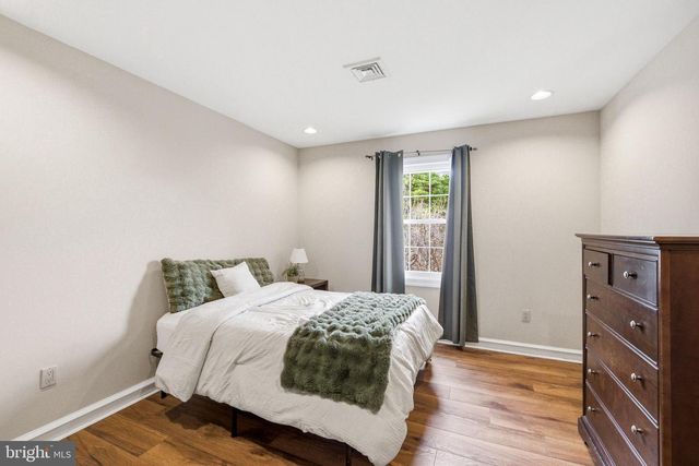 2 TEABERRY DR, Medford, NJ 08055