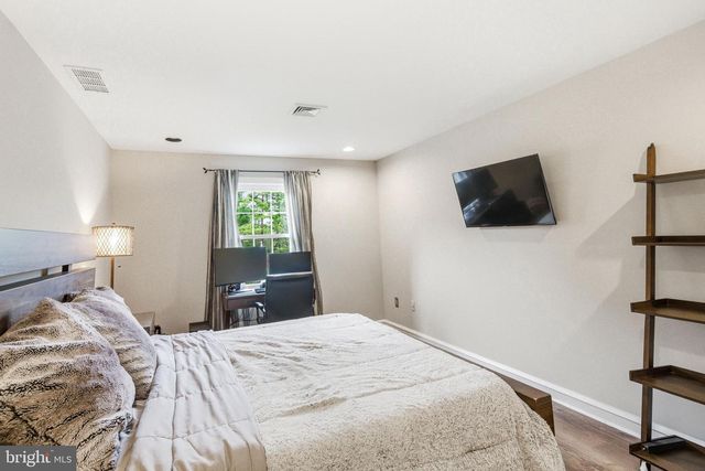 2 TEABERRY DR, Medford, NJ 08055