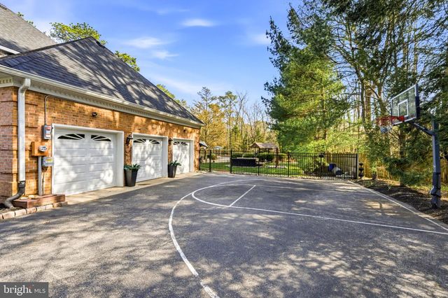 2 TEABERRY DR, Medford, NJ 08055