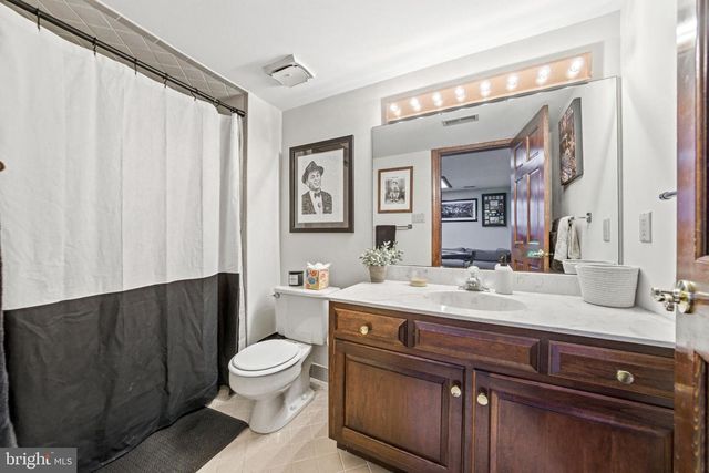 2 TEABERRY DR, Medford, NJ 08055