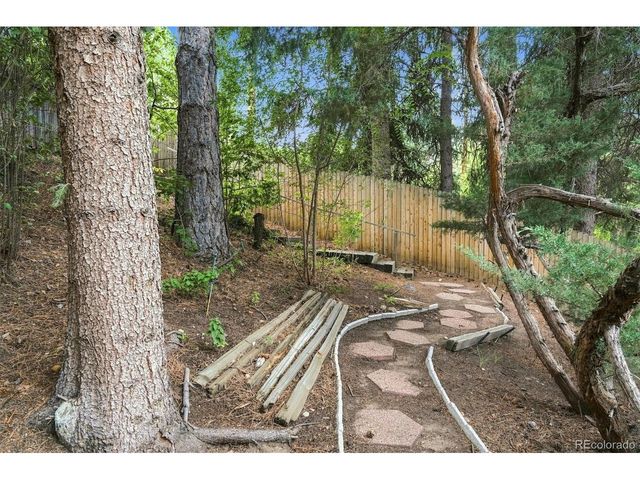 2550 Pierson St, Lakewood, CO 80215