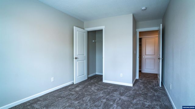 10 & 12 Sand Ridge Ct, Lebanon, OR 97355