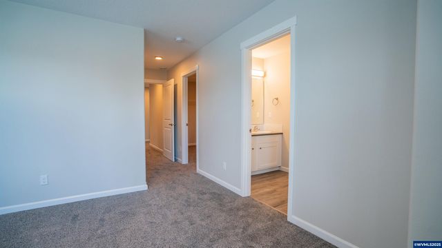 10 & 12 Sand Ridge Ct, Lebanon, OR 97355