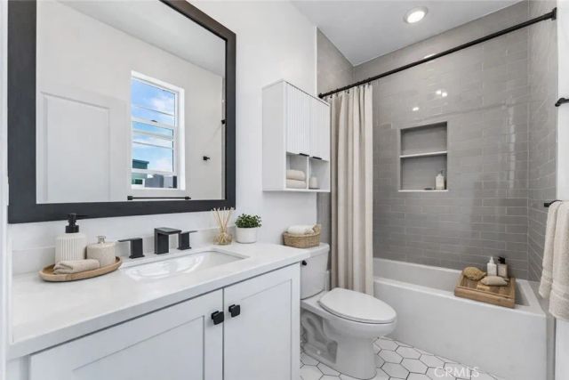 27568 Heron Pl, Valencia, CA 91381