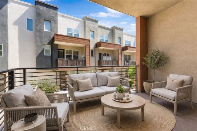 27568 Heron Pl, Valencia, CA 91381