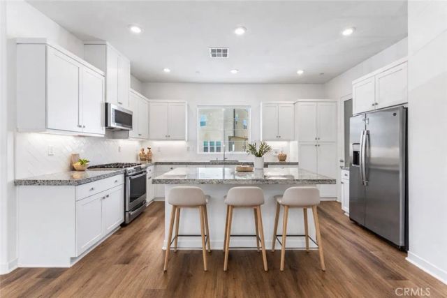 27568 Heron Pl, Valencia, CA 91381