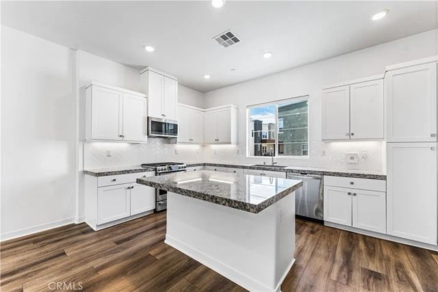 27568 Heron Pl, Valencia, CA 91381