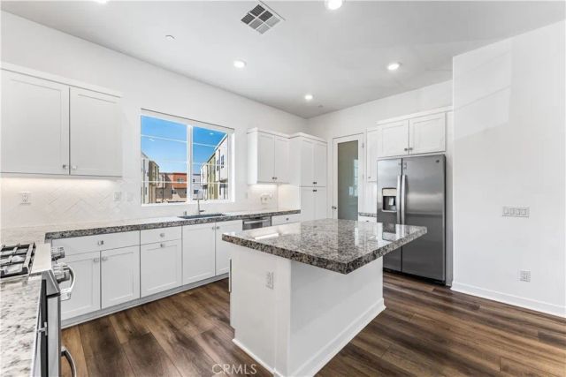 27568 Heron Pl, Valencia, CA 91381