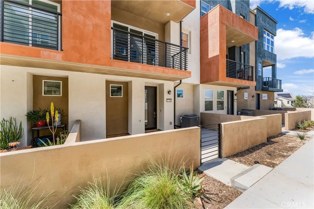 27568 Heron Pl, Valencia, CA 91381