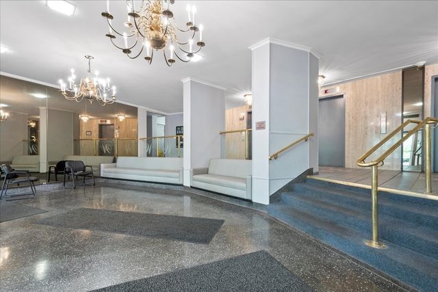 7141 N KEDZIE Avenue 601, Chicago, IL 60645