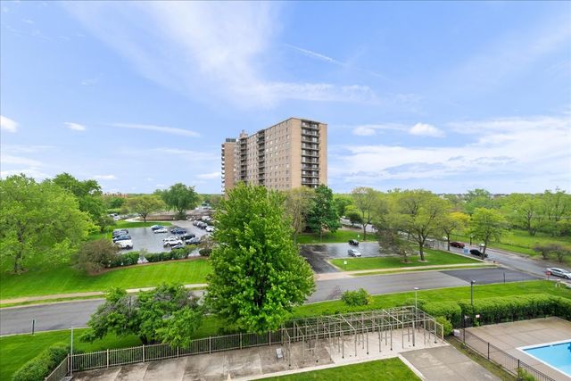 7141 N KEDZIE Avenue 601, Chicago, IL 60645