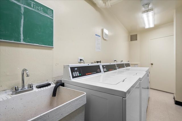 7141 N KEDZIE Avenue 601, Chicago, IL 60645