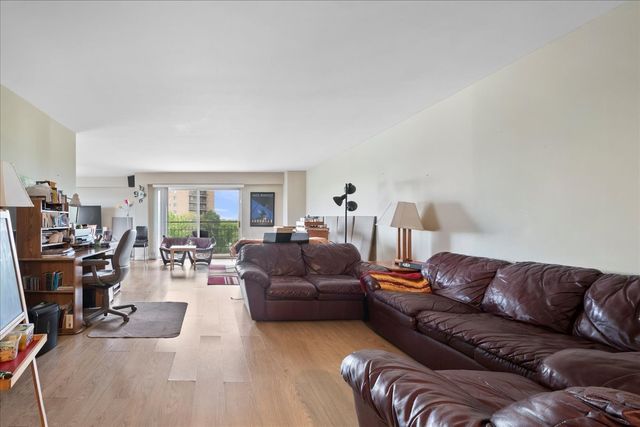 7141 N KEDZIE Avenue 601, Chicago, IL 60645