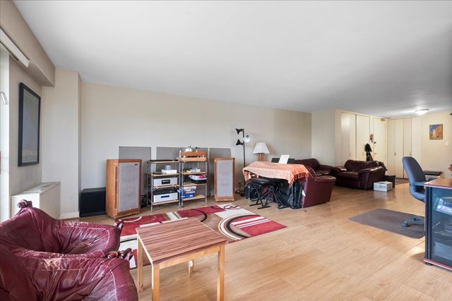 7141 N KEDZIE Avenue 601, Chicago, IL 60645