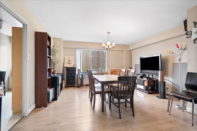 7141 N KEDZIE Avenue 601, Chicago, IL 60645