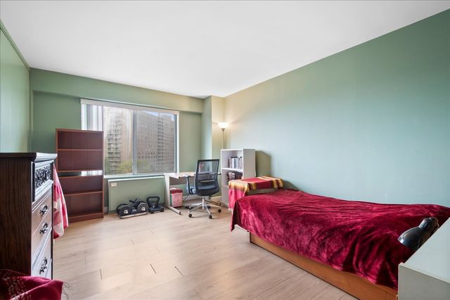7141 N KEDZIE Avenue 601, Chicago, IL 60645