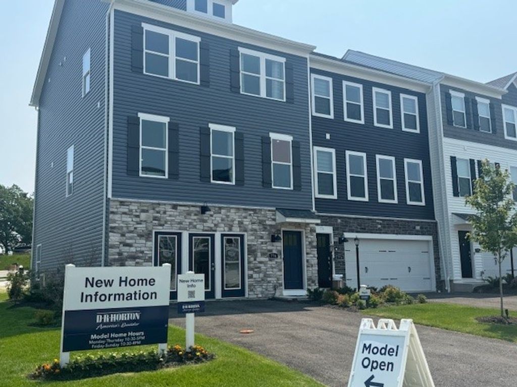 767 Olivia St, Collier Twp, PA 15205