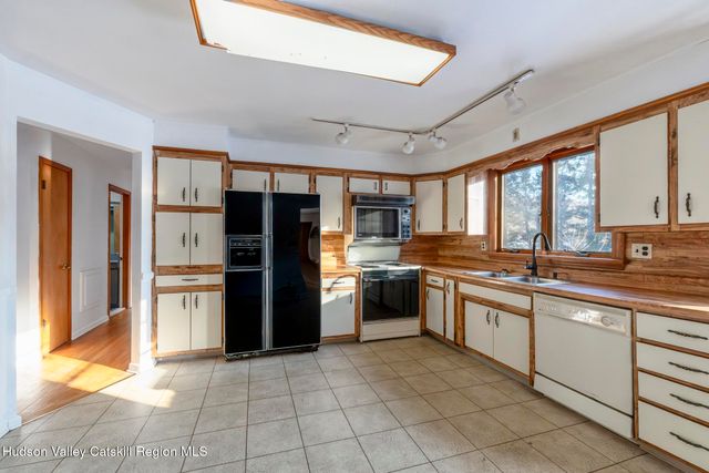 609 New Paltz Road, Highland, NY 12528
