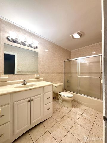 4-H Quincy Circle, South Brunswick, NJ 08810