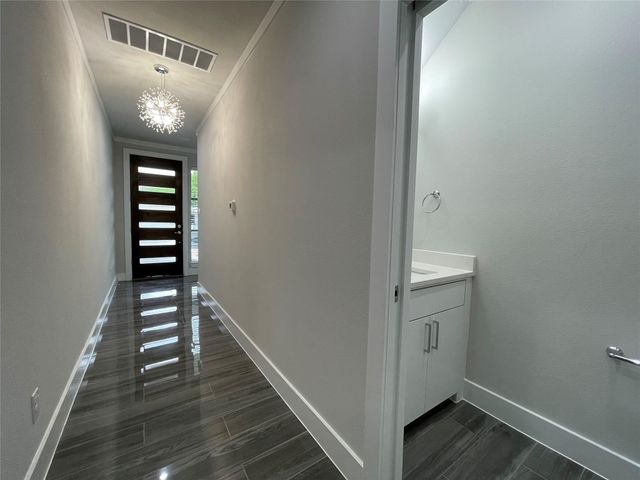 2417 N Winnetka Avenue, Dallas, TX 75212