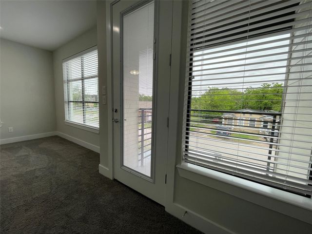 2417 N Winnetka Avenue, Dallas, TX 75212