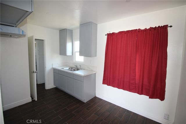 4954 Tweedy Boulevard B, South Gate, CA 90280