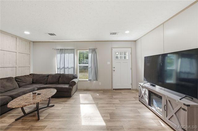 6761 W Jessica Court, Homosassa, FL 34446