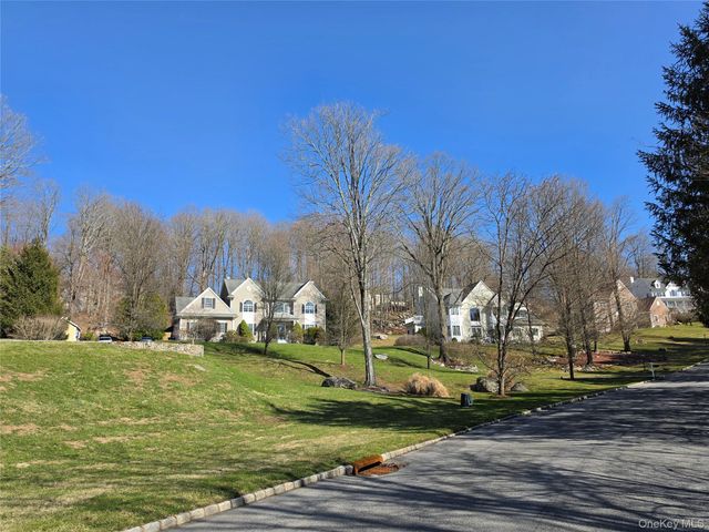 6 Willow Road, Carmel, NY 10512