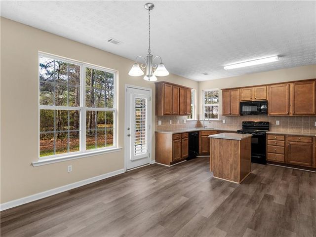 965 Navaho Trail, Monroe, GA 30655