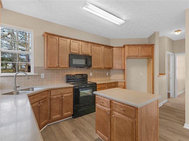 965 Navaho Trail, Monroe, GA 30655