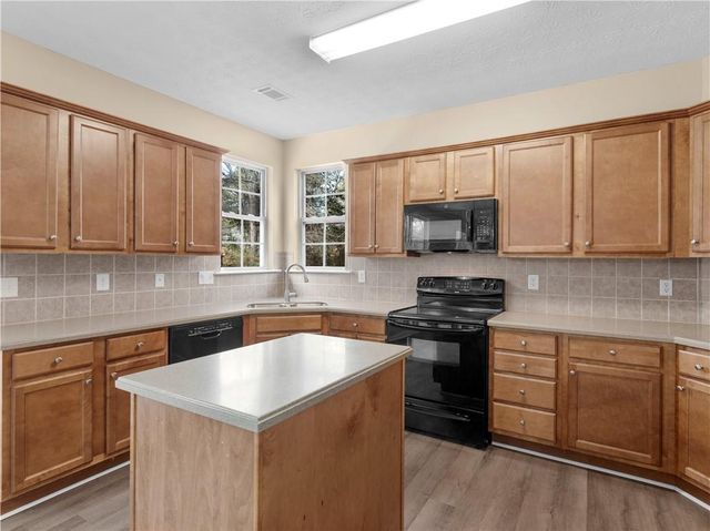 965 Navaho Trail, Monroe, GA 30655