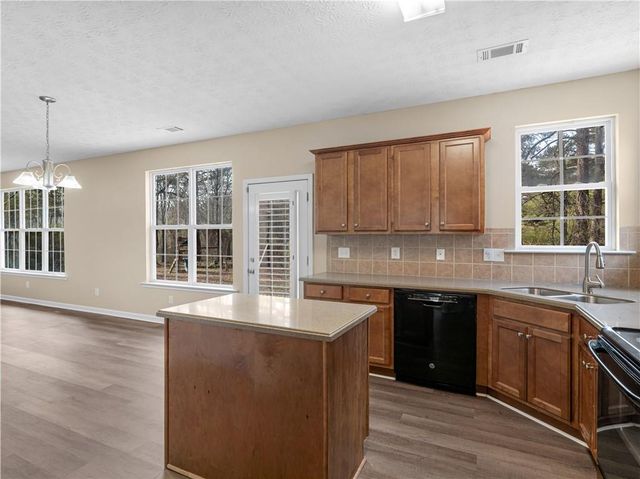 965 Navaho Trail, Monroe, GA 30655