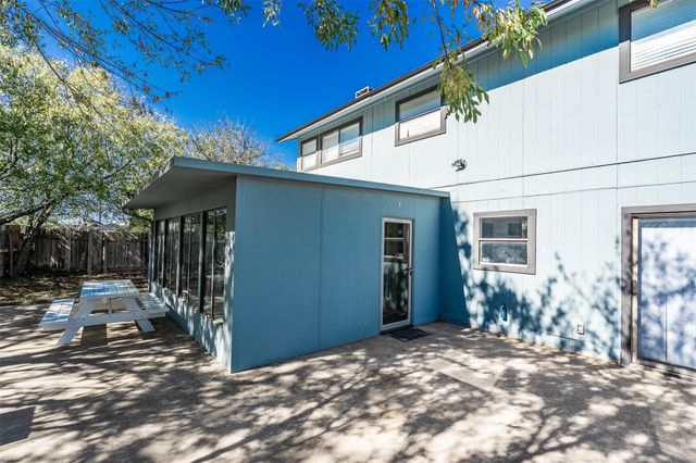 2106 Lamplight Village CIR A, Austin, TX 78727