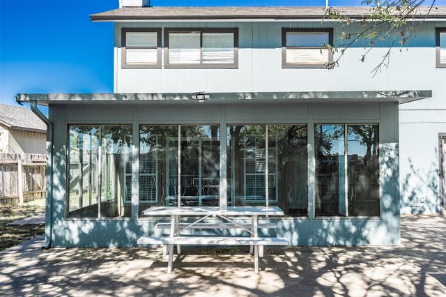 2106 Lamplight Village CIR A, Austin, TX 78727