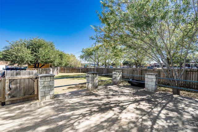 2106 Lamplight Village CIR A, Austin, TX 78727