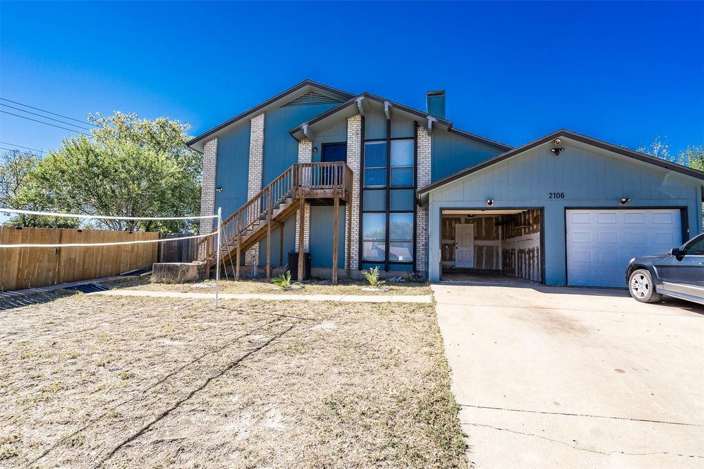 2106 Lamplight Village CIR A, Austin, TX 78727