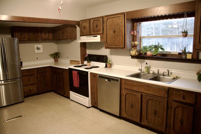 886 Keene Road, Winchester, NH 03470