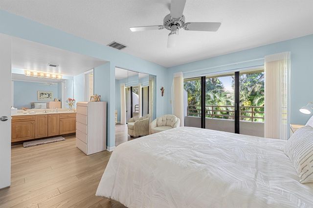 215 Oak Harbour Drive, Juno Beach, FL 33408
