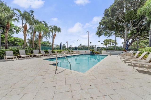 215 Oak Harbour Drive, Juno Beach, FL 33408
