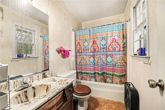 436 White Road, King, NC 27021