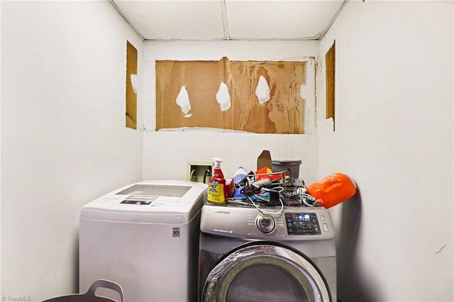 436 White Road, King, NC 27021